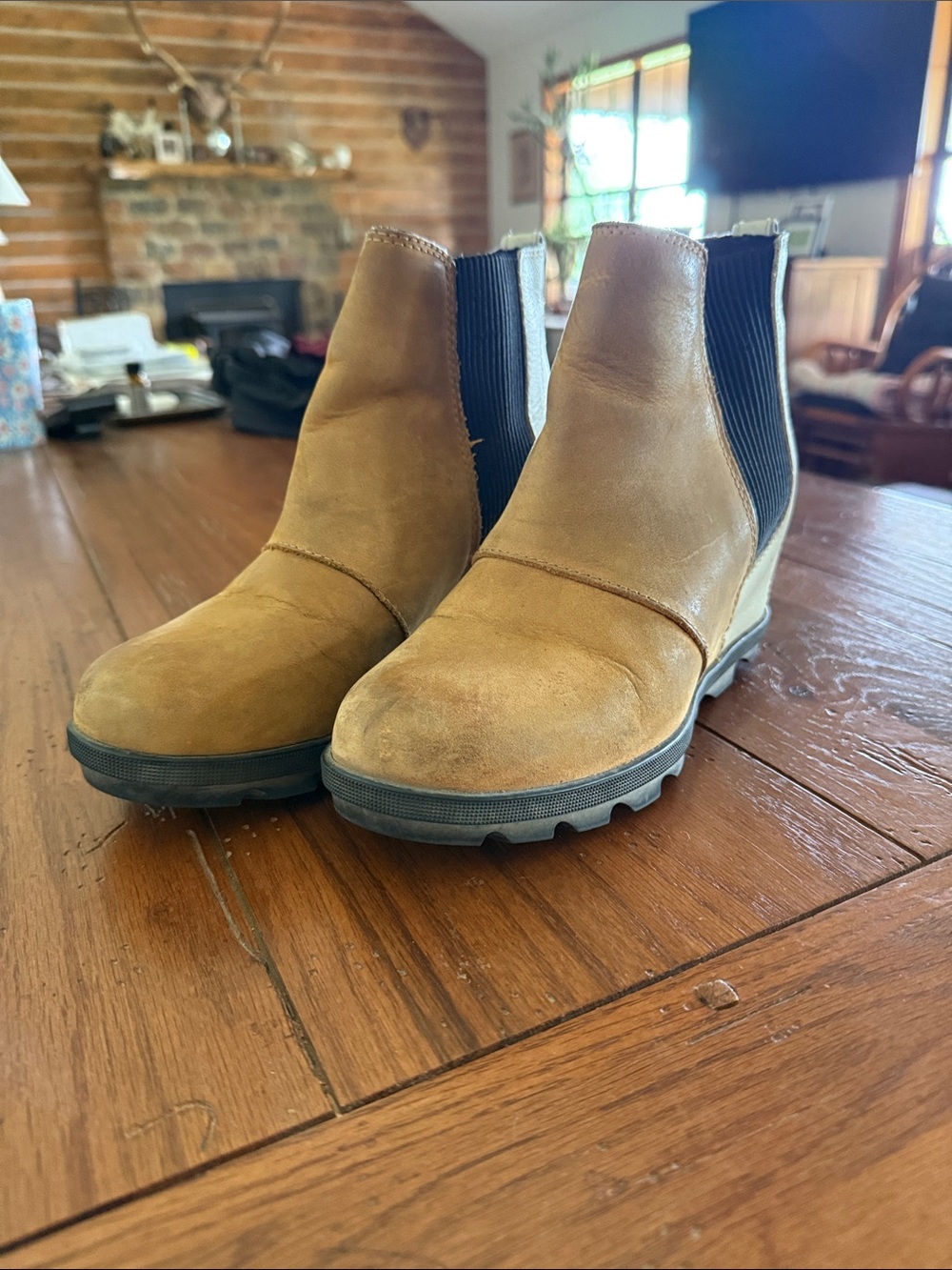 Sorel tan/black/white Chelsea Boot with Black Elastic Sides